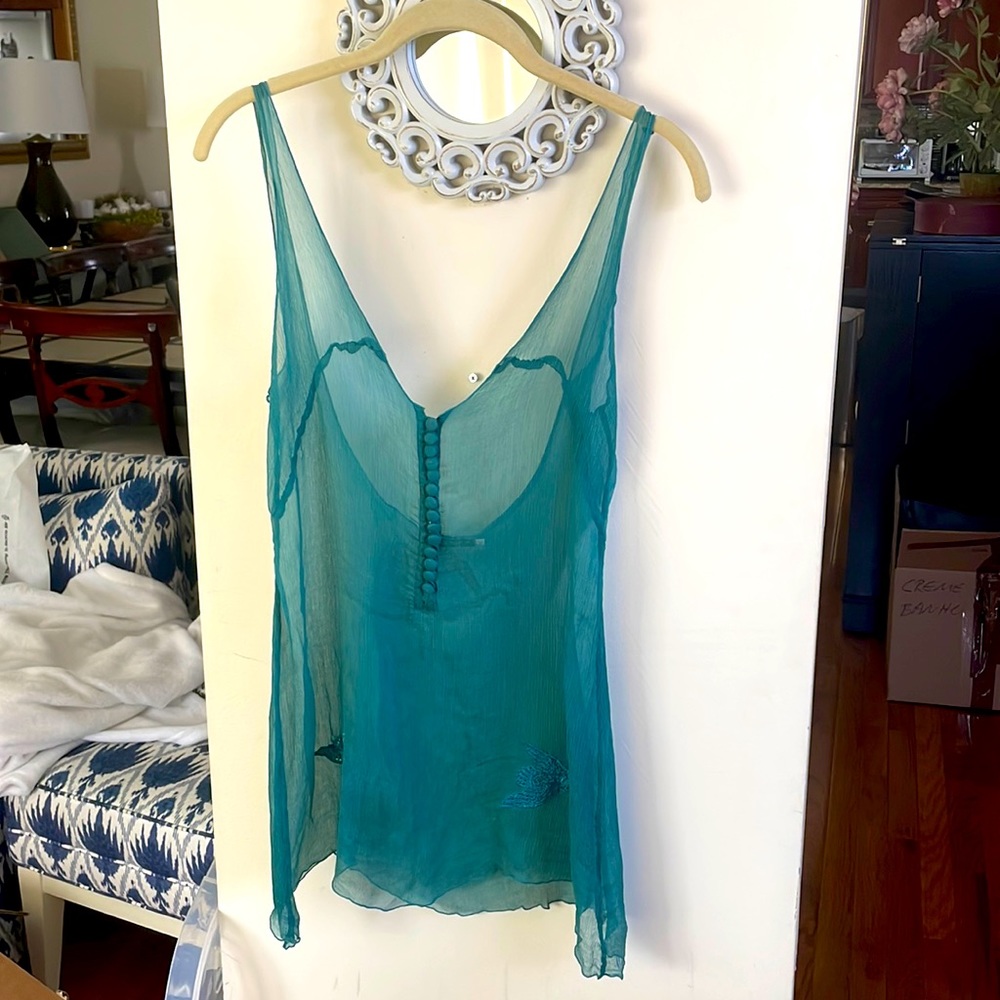 Cute top size Medium Good condition
